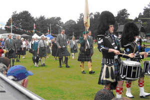 AC leading Clan Chief in 2005 with banner