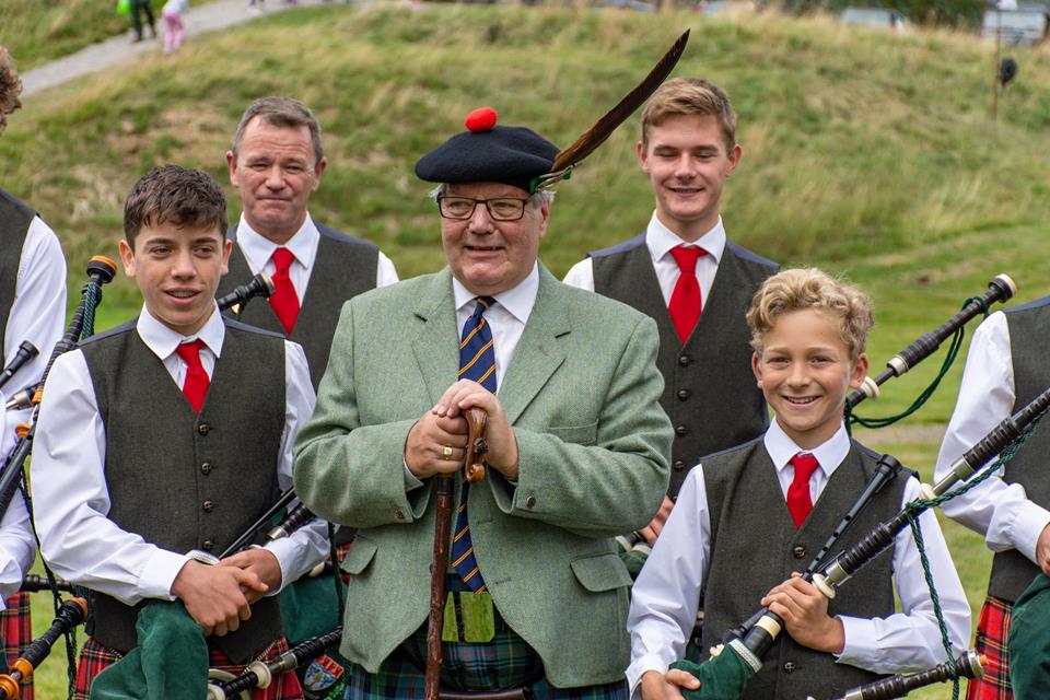 Braemar Castle, President with Braemar pipers